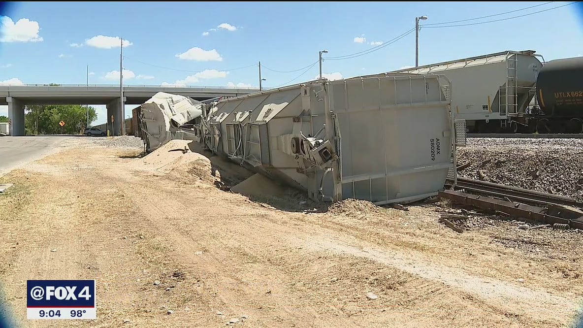 Residents in Joppa neighborhood of Dallas concerned train derailment debris hasn't been cleaned up